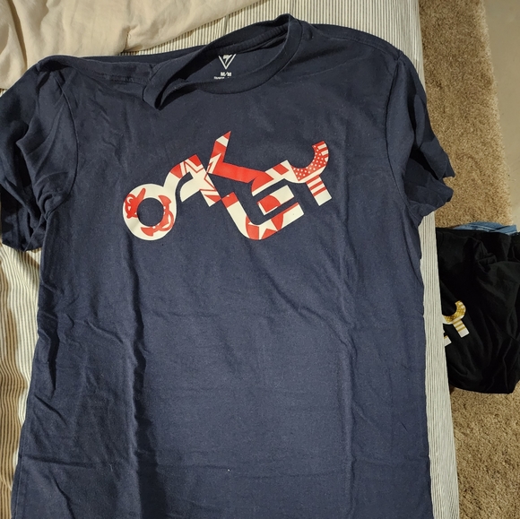 Mens navy oakley tshirt - Picture 1 of 3